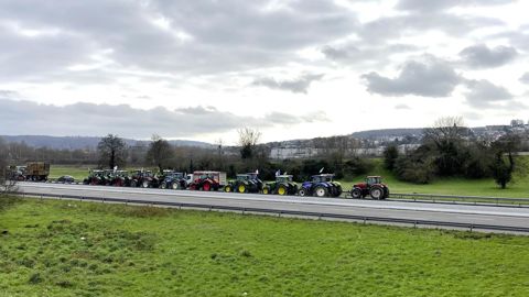 Blocage de l'autoroute A13 par les agriculteurs le 31 janvier 2024.